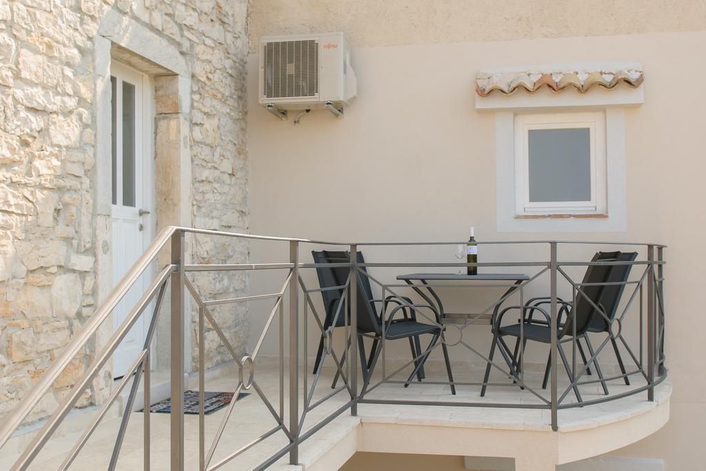 Apartments Borgo 8 Tar-Vabriga Exteriör bild