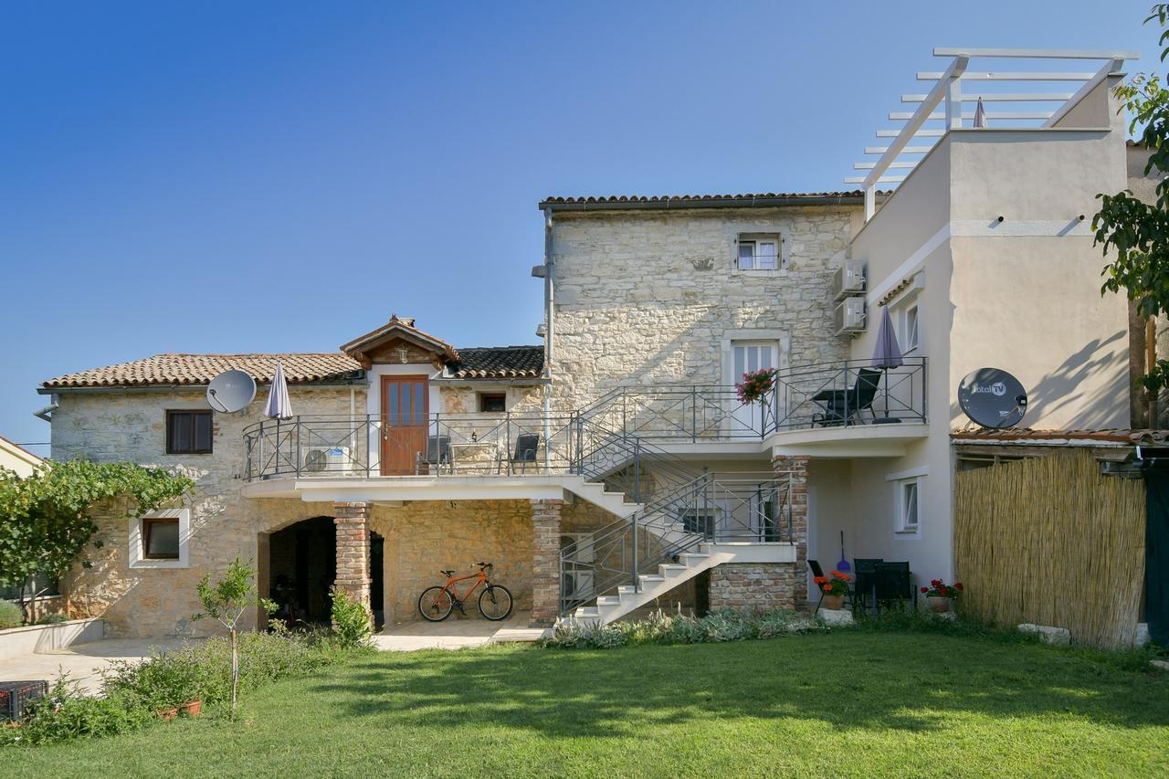 Apartments Borgo 8 Tar-Vabriga Exteriör bild